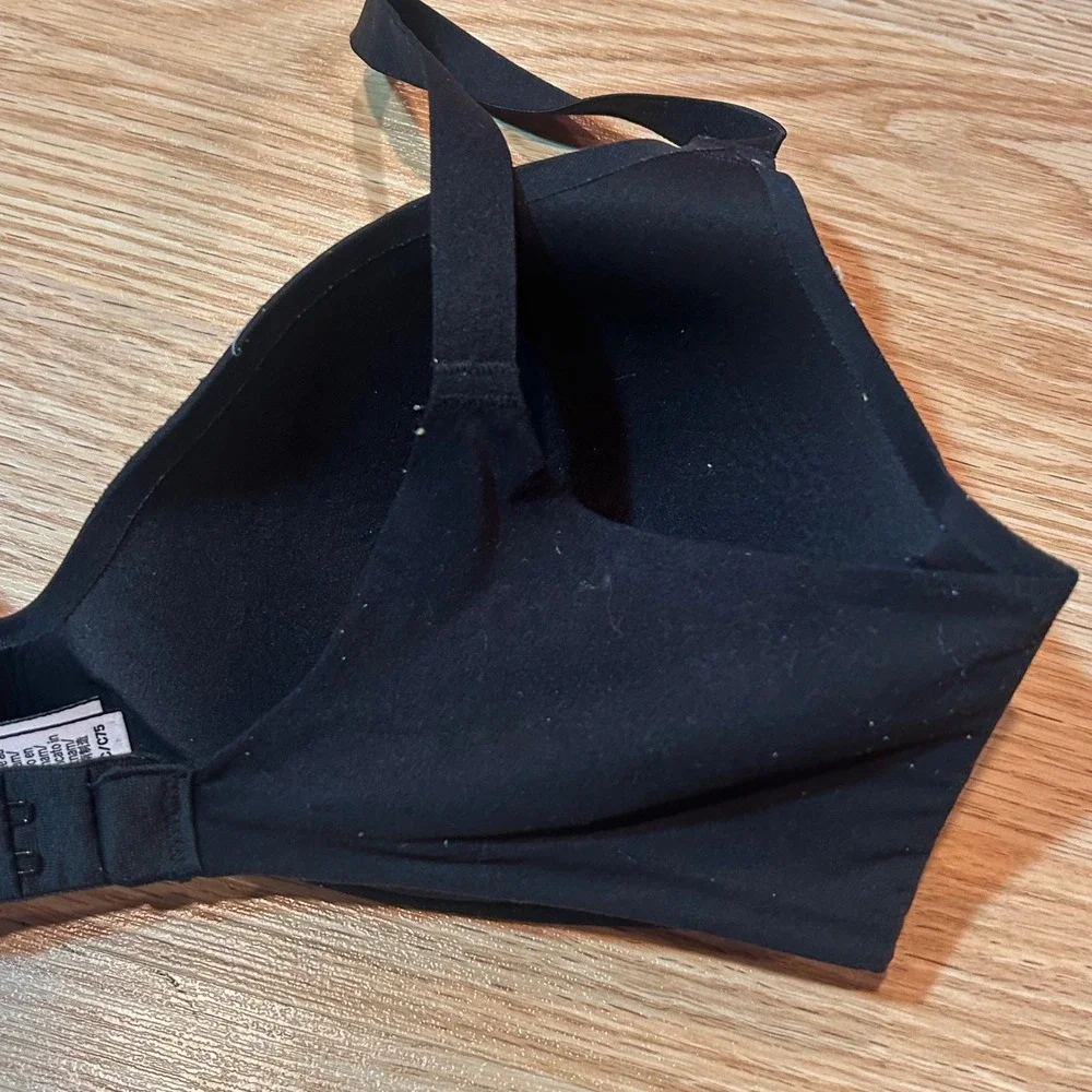 Victoria's Secret T-Shirt Bra Black Wireless Lightly Lined Seamless 34C